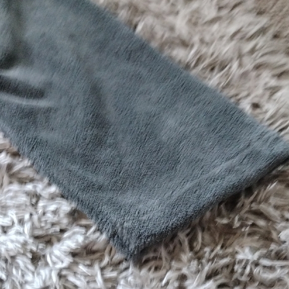 Cozy Gray Hooded Bathrobe - Picture 5 of 7